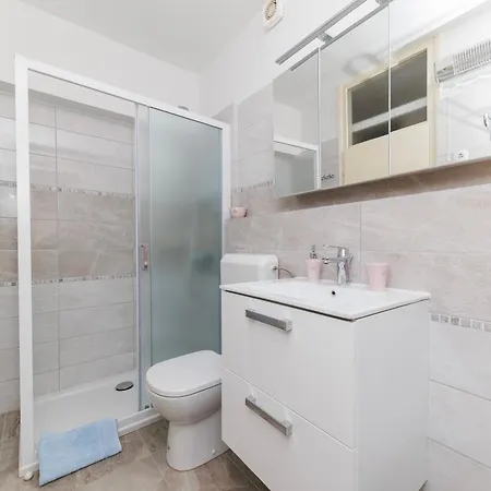 Peninsula Magical View By Belmont Realty * Zara