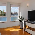 Apartman Peninsula Magical View By Belmont Realty *