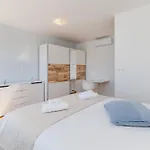 Peninsula Magical View By Belmont Realty Apartman