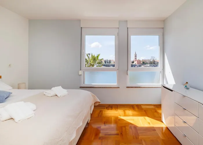 Peninsula Magical View By Belmont Realty *