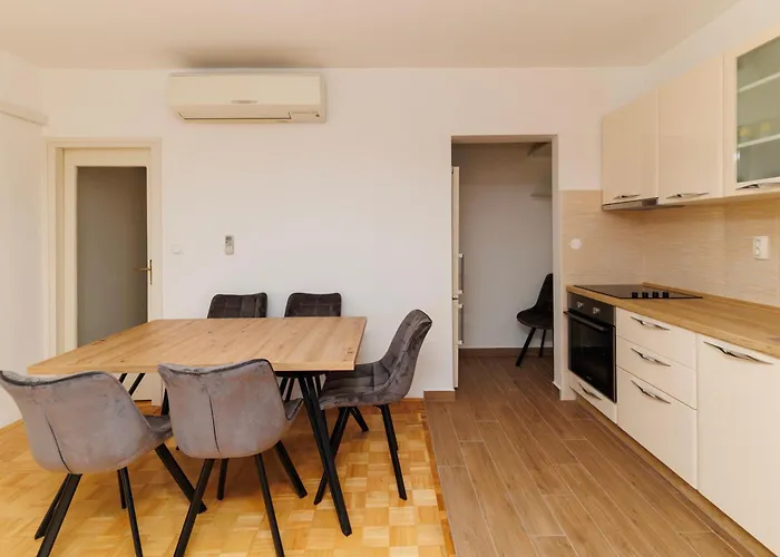 Peninsula Magical View By Belmont Realty