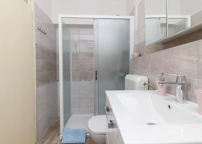 Apartment Peninsula Magical View By Belmont Realty