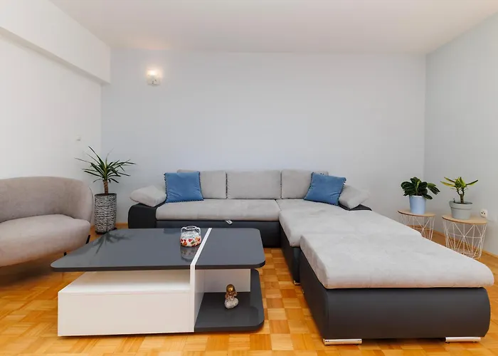 Apartment Peninsula Magical View By Belmont Realty *