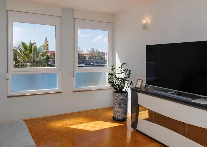 Apartment Peninsula Magical View By Belmont Realty *