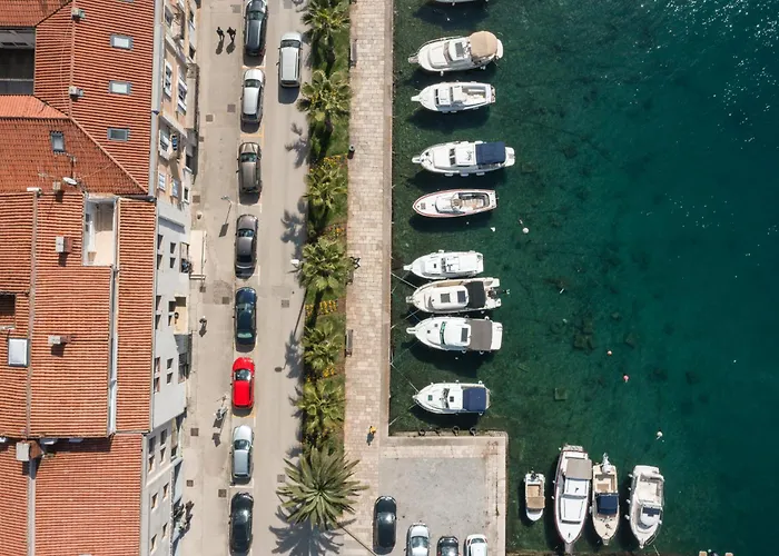 Apartment Peninsula Magical View By Belmont Realty *